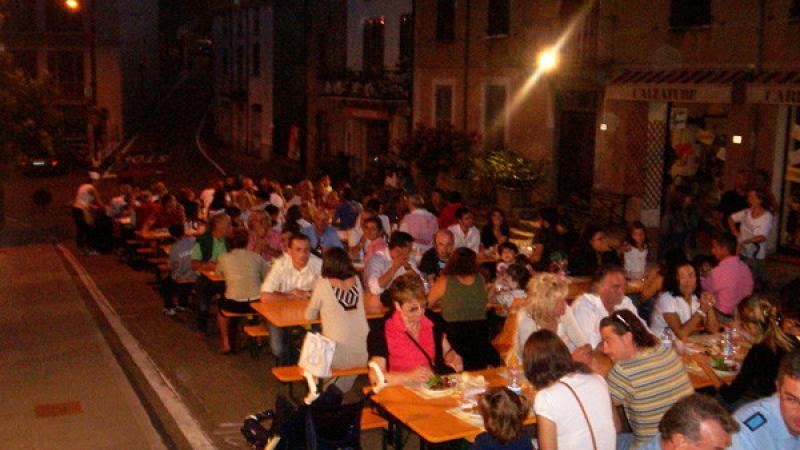 Show e maxi cena: Ferragosto «itinerante»