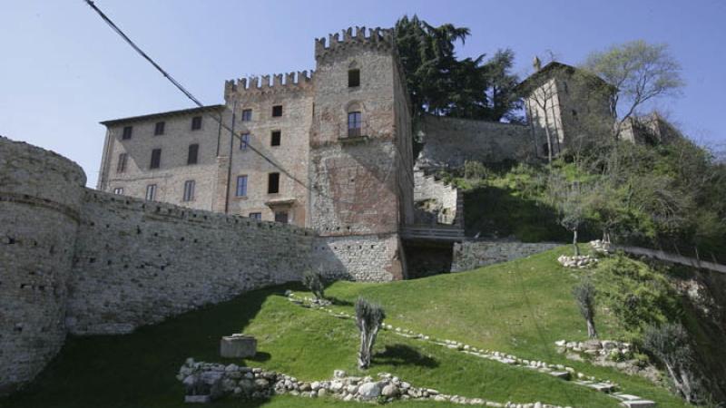 Escursione  serale al castello  di Tabiano