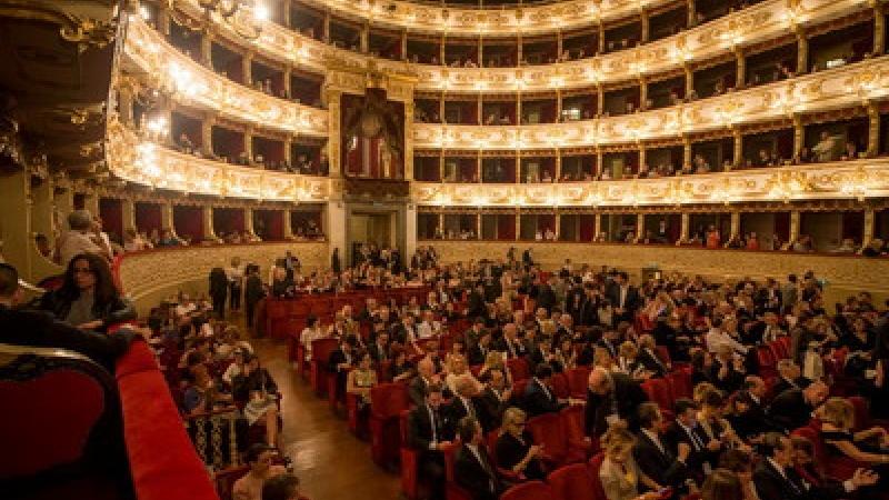Mazza e l'Orchestra dell'Opera Italiana