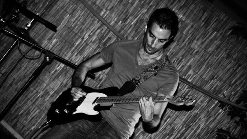 Il live acustico di Felix Rovitto