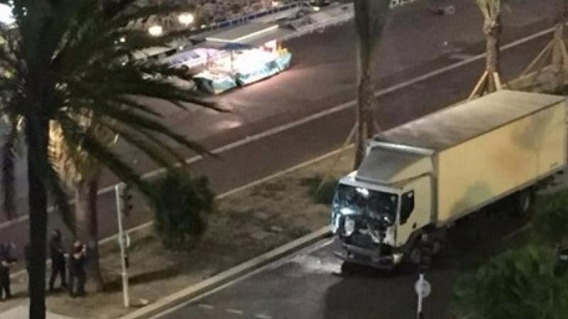 Presidio e fiaccolata in centro per le vittime di Nizza