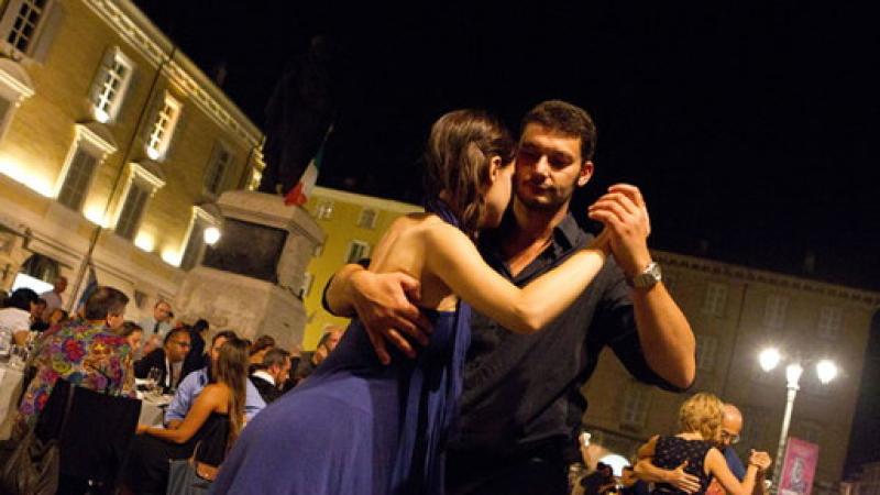 Tanto sotto le stelle in piazza Garibaldi