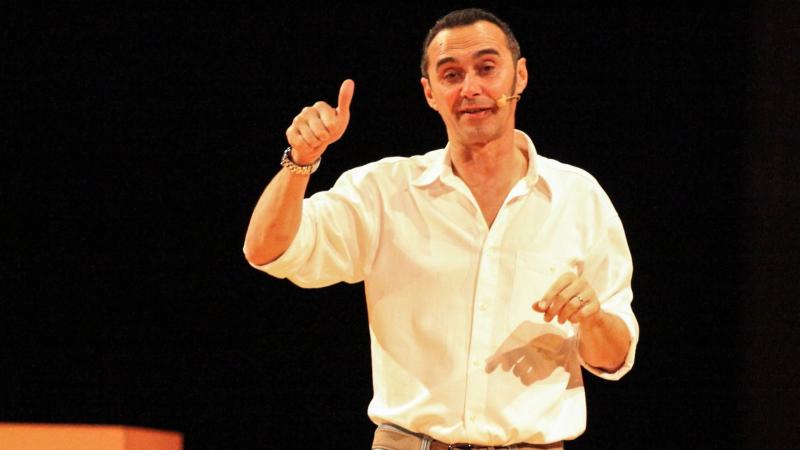 Giuseppe Giacobazzi e il Dna della comicità