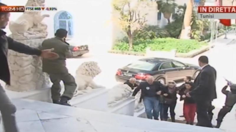 Tunisia: fiaccolata di solidarietà