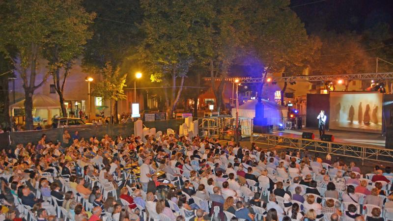 Fiera d'agosto, Felino con il suo abito più bello
