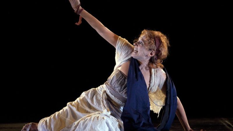 Elisabetta Pozzi entra nel mito. Facendosi in tre 