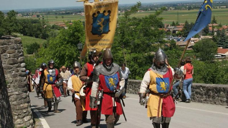 Festa medievale con assedio al castello