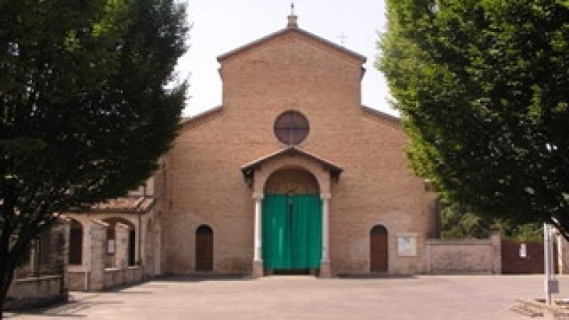 Torna la torta fritta da asporto nella chiesa di San Francesco