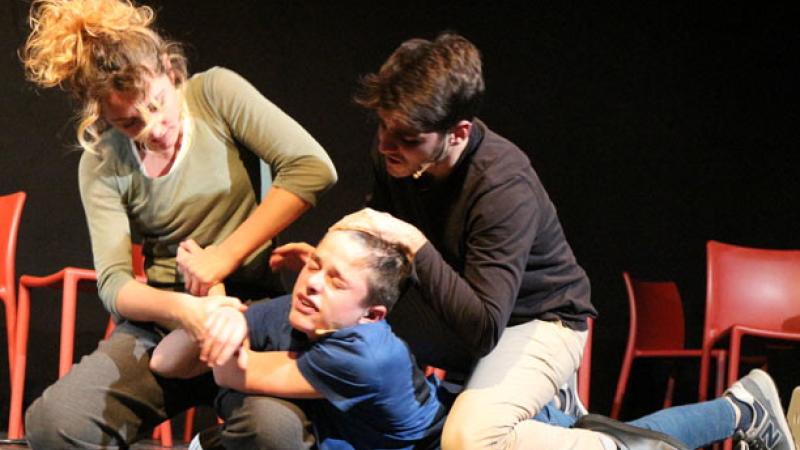 "Tre": riflessioni sulla famiglia al festival teatrale