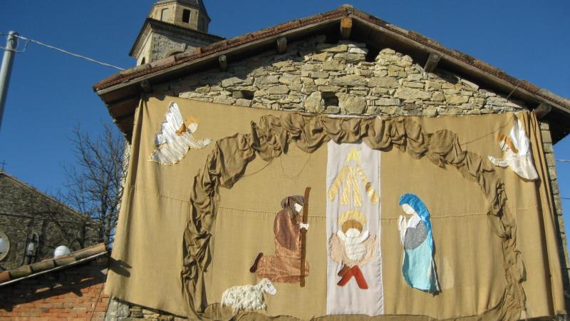 Presepi in mostra lungo la vie del borgo