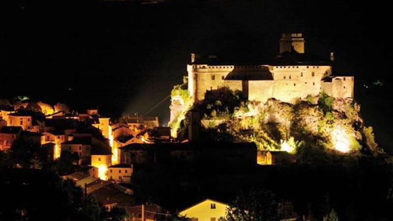 Al castello visita sotto la luna piena