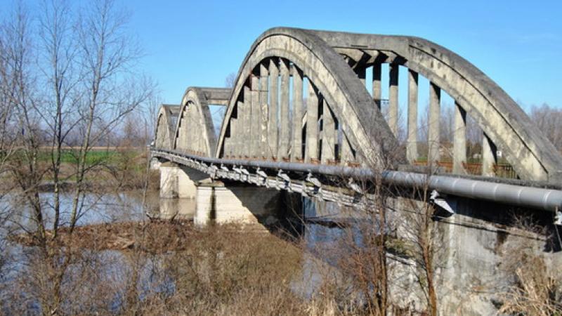 Riunione sul ponte di Gramignazzo