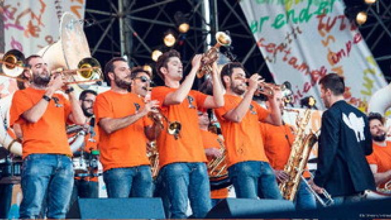 Si festeggia l'arrivo della “Carovana rosa” con la P-Funking Band