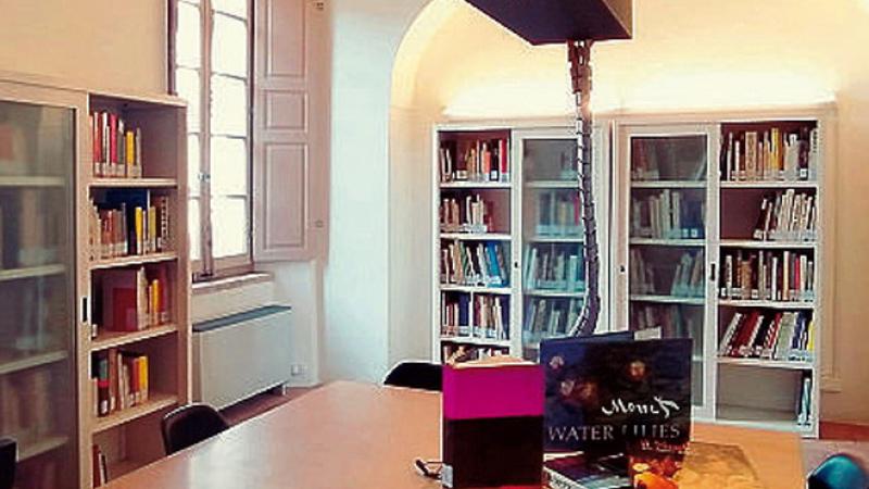 biblioteca Leoni
