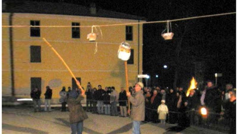 In piazza Balestrieri si rompe la pignatta