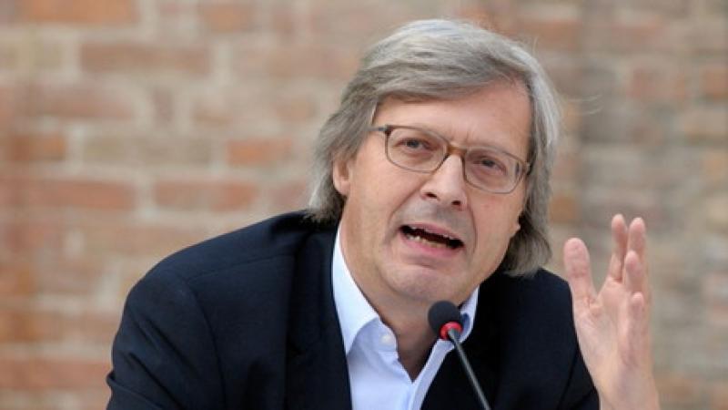 Vittorio Sgarbi al Teatro Magnani