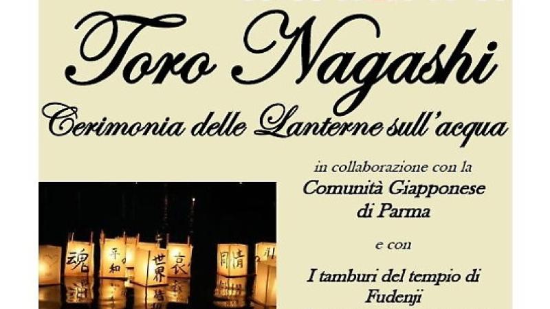 La cerimonia delle lanterne sull'acqua