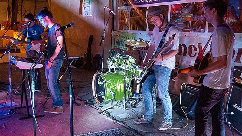 Piazzale D'Acquisto a tutta band