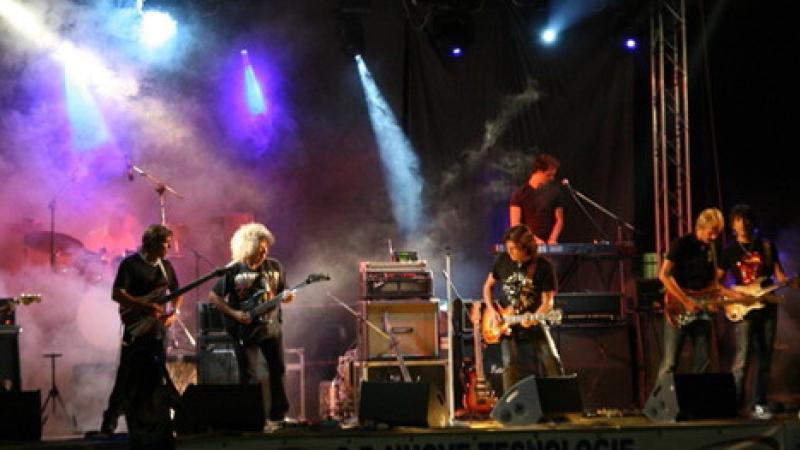 Giants of guitar