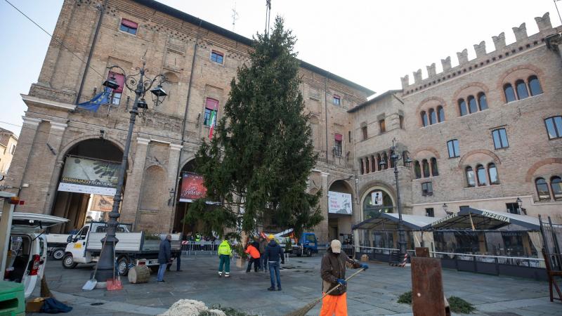 L'accensione dell'albero di Natale (con uno sguardo alla solidarietà)