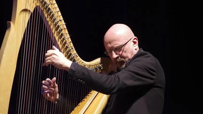 Zitello, a Fidenza il pioniere dell'arpa celtica
