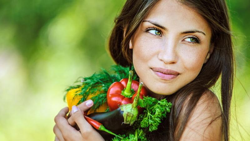 Pelle e capelli senza età: a cena con gli esperti