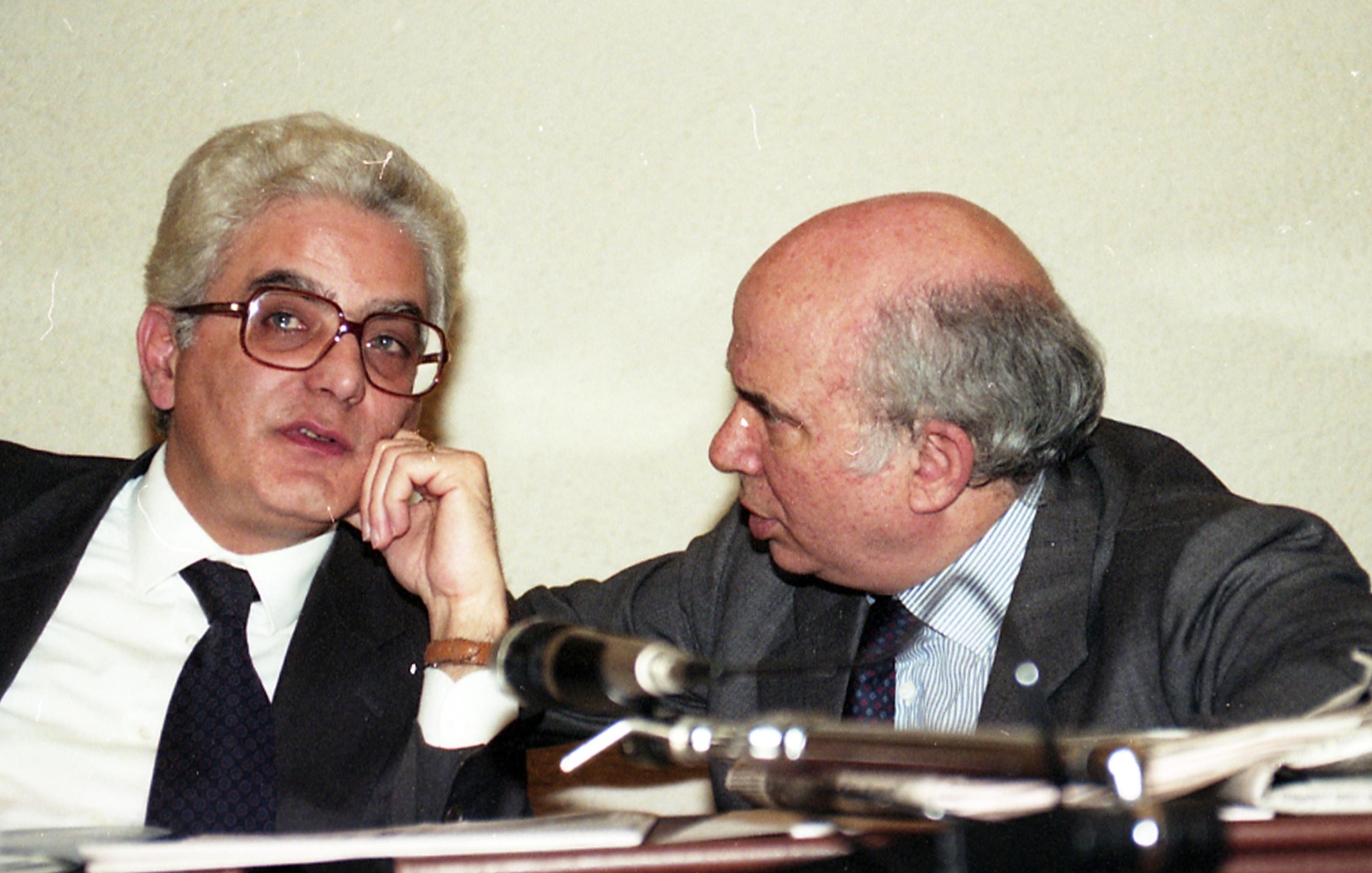 Sergio Mattarella e Cirino Pomicino(D) in una foto del 14 aprile 1992